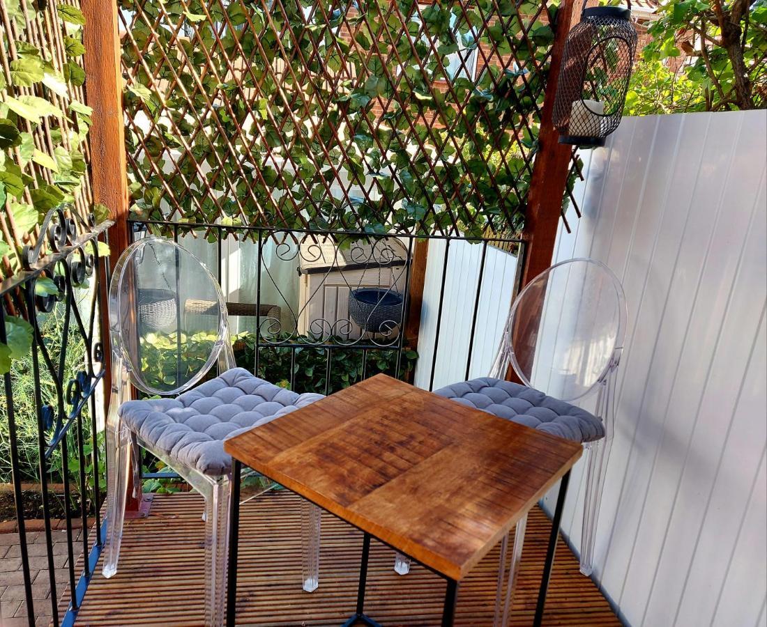 Pretty Studio With A Private Terrace لندن المظهر الخارجي الصورة